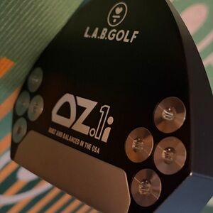 L.A.B. Golf OZ.1i Black Putter RH 34" with Stability shaft and white grip.